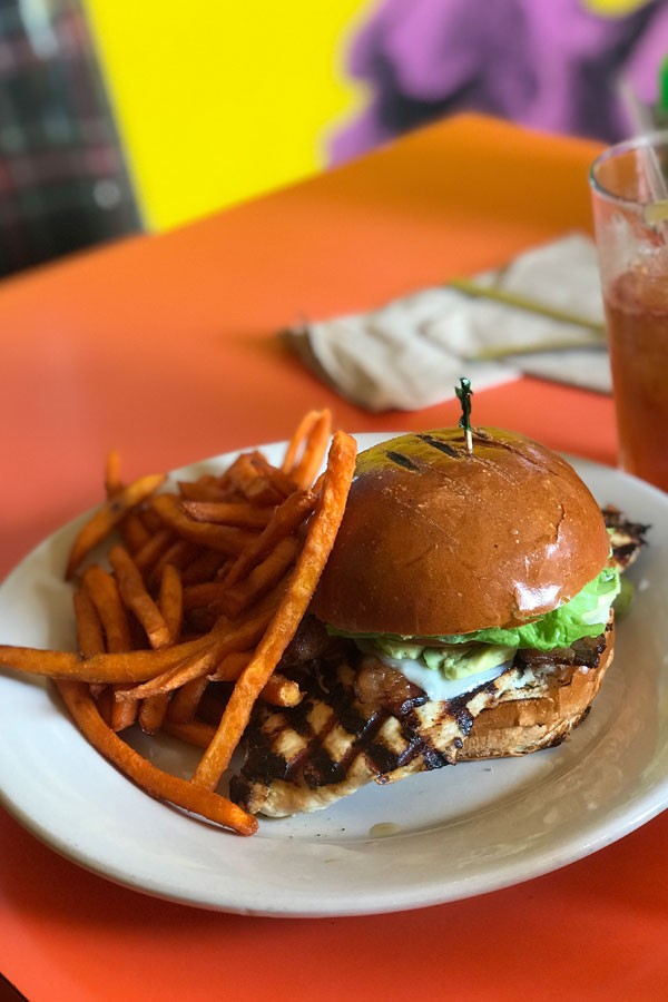 Chicken Sandwich im Swingers Diner in Hollywood