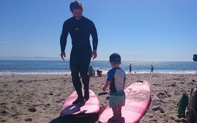 Am Surfbrett mit meinem Sohn in Kalifornien